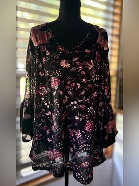 Signature Studio Black Floral V-Neck Tunic Top